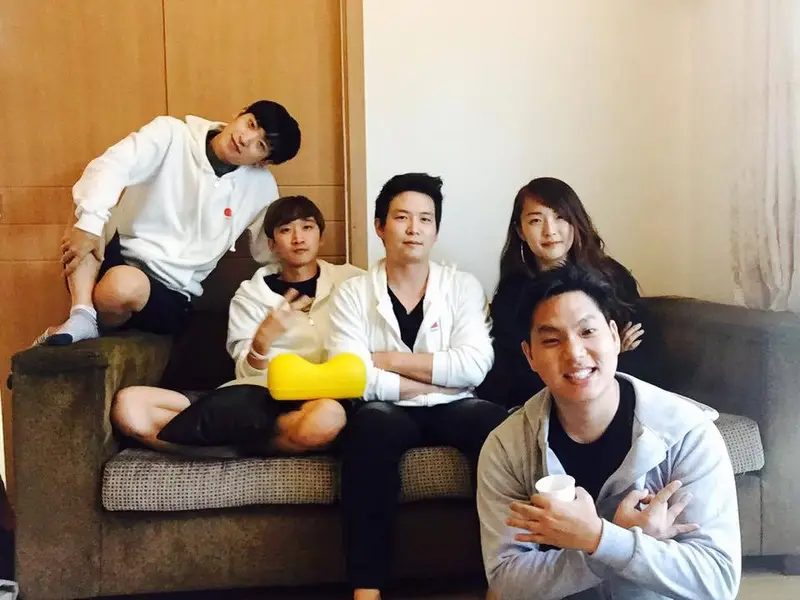 특양면 베이직 후드집업(남녀공용)  제작 후기 팀 후디를 서로 다른 색깔로 마플에서 맞췄어요
질도 좋고 핏도 좋고 매일 입고 있습니다! :)- 마플 리얼 후기