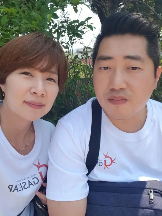 에이팜스 슬림 라운드 티셔츠(남녀공용)  제작 후기 배송이 늦을까바 조마조마 했지만 날짜에 맞춰 잘 보내주셨네요~ 서비스 좋고 디자인한대로 잘 나와서 입었습니다.~^^ 굿추천 - 마플 리얼 후기 