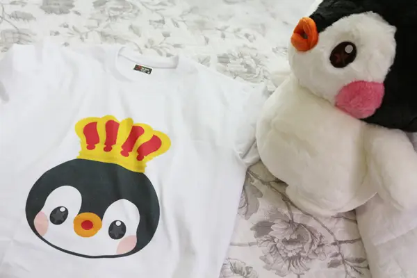 20수 Value 라운드 티셔츠(남녀공용)  제작 후기 이미지 넣는 것도 편했고 티셔츠 원단도 생각보다 괜찮았어요 전사지 프린트한 것마냥 인쇄될 줄 알았는데 받아보니 원단에 직접 프린팅되있는게 그림 갈라질 걱정은 안해도 되겠다 싶네요- 마플 리얼 후기