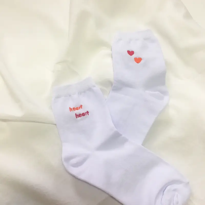 자수 컬러 양말(여성)  제작 후기 양말 두개 다르게 주문해서 한쪽씩 다르게 신고 친구랑 같이 신으려고 주문했어요 :-) 자수는 처음해보는데 설명을 친절히 여러번 해주셨어요
양말 자수 받고 마음에 들어서 이번에는 모자도 주문했습니다 :-)- 마플 리얼 후기