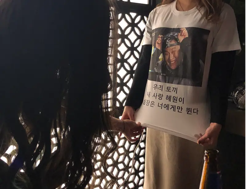 20수 Value 라운드 티셔츠(남녀공용)  제작 후기 친구가 너무 좋아했어요^~^- 마플 리얼 후기