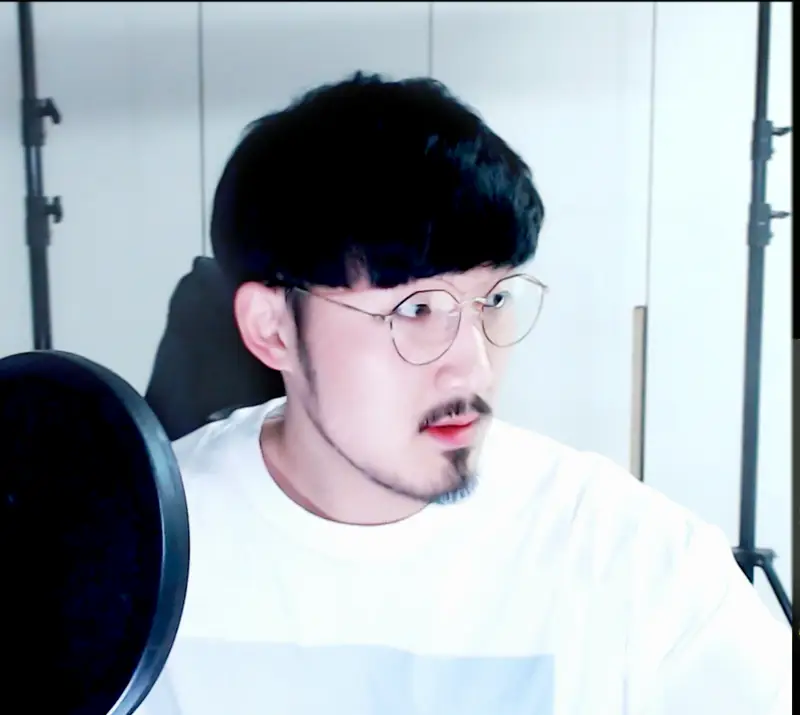 트리플에이 1301 스트릿 티셔츠  제작 후기 방송하시는분께 보내드린건데 실제로 입고 방송해주셨고 채팅창 반응 괜찮았어요~! 링크타고 들어가서봐주세요! 예쁘게제작해주셔서 감사합니다 ㅎㅎ- 마플 리얼 후기