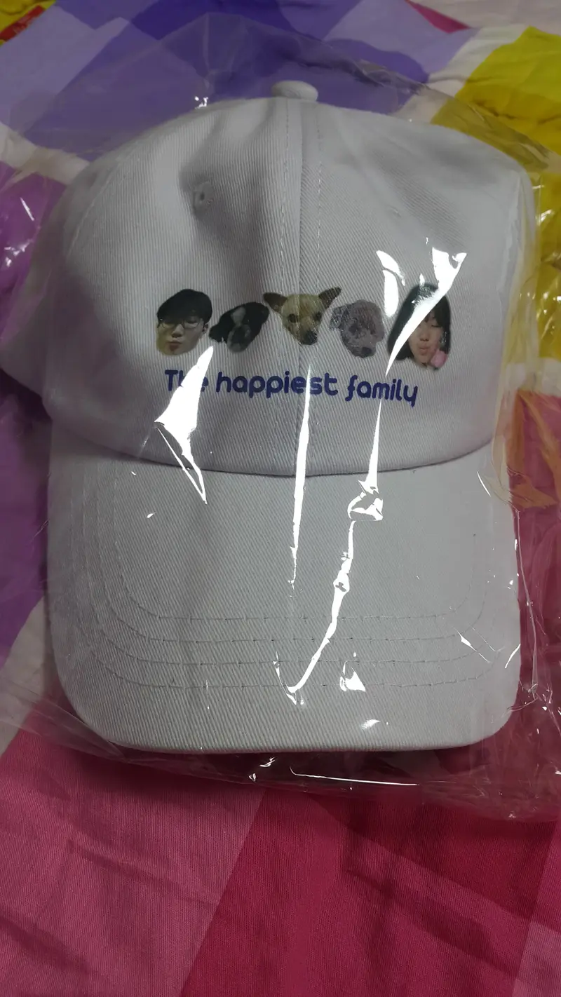 베이직 볼캡  제작 후기 꺅 생각보다 사진이 더 잘 나와서 아주 맘에 들어요~~
강아지들 이목구비가 제대로 안나올까 걱정했는데
잘 만들어주셔서 감사해요- 마플 리얼 후기