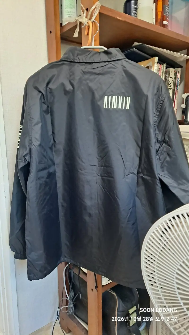 United Athle 7059-01 Nylon Coach Jacket Purchased L 제작 후기 It's perfect as a light outer layer for the transitional season. The glow-in-the-dark printing turned out really nicely too~ ^^- 마플 리얼 후기