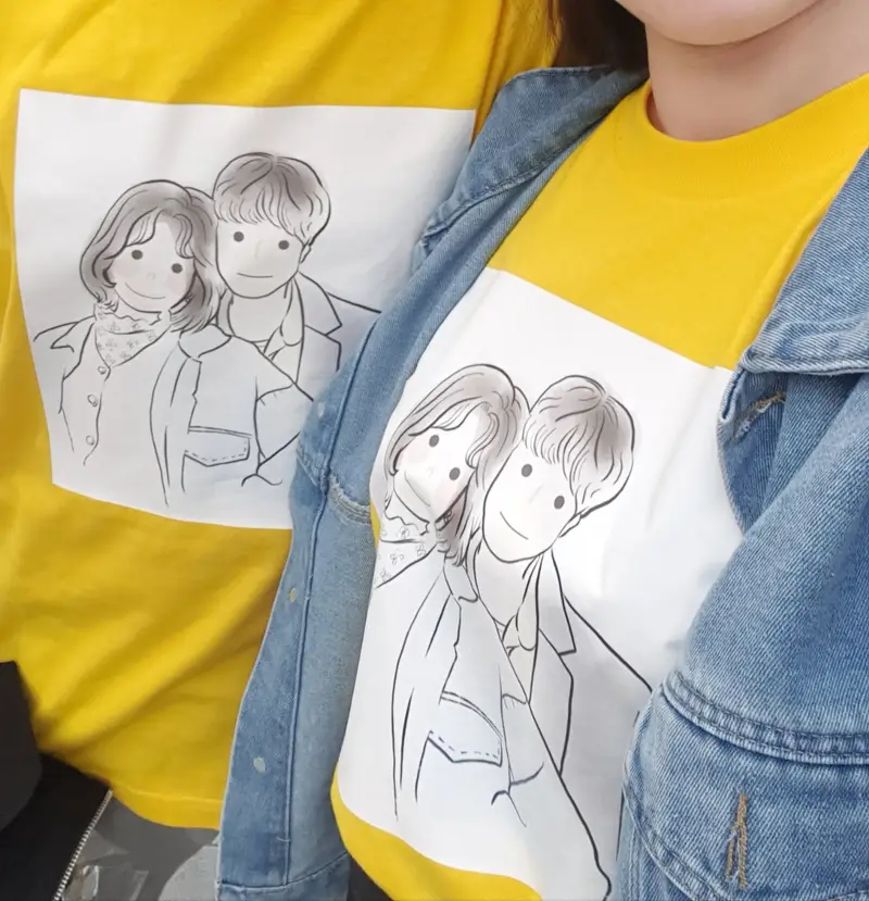 프린트스타 17수 라운드 티셔츠(남녀공용) S / L 구매 제작 후기 색상:데이지
사이즈:S,L

사진 사이즈 같이 했는데 상대적으로 
여자 사진 사이즈가 많이 크게 되었네요..
참고해서 다음엔 여자쪽 사이즈 조절을 해야겠어요.
옷 자체는 매우 만족입니다.
원하는 날짜에 잘 배송 되었어요~
예쁘게 입을게요- 마플 리얼 후기