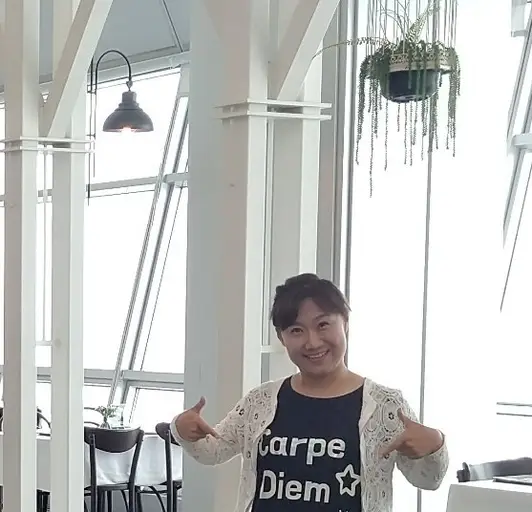 박스 롱 원피스 FREE(55~77) 구매 제작 후기 직접 만들어서 원피스로 입으니 재밌고, 입을 때마다 더 즐겁네요^^ㅎㅎ
많은 주변 분들이 잘 어울린다고 해서 더 신이 났답니다.
검정색 원피스라 면이라고 해도 문안하게 입고 다니기 좋더라고요.
홀로그램이 멋지게 인쇄되서 느낌 괜찮았어요.
면이라 너무 후줄근한 천이면 어떻게 하지?
걱정했는데 시원하면서도 후줄근하지 않아서
요즘 자주 입고 다니게 되네요^^ㅎㅎㅎㅎ - 마플 리얼 후기 