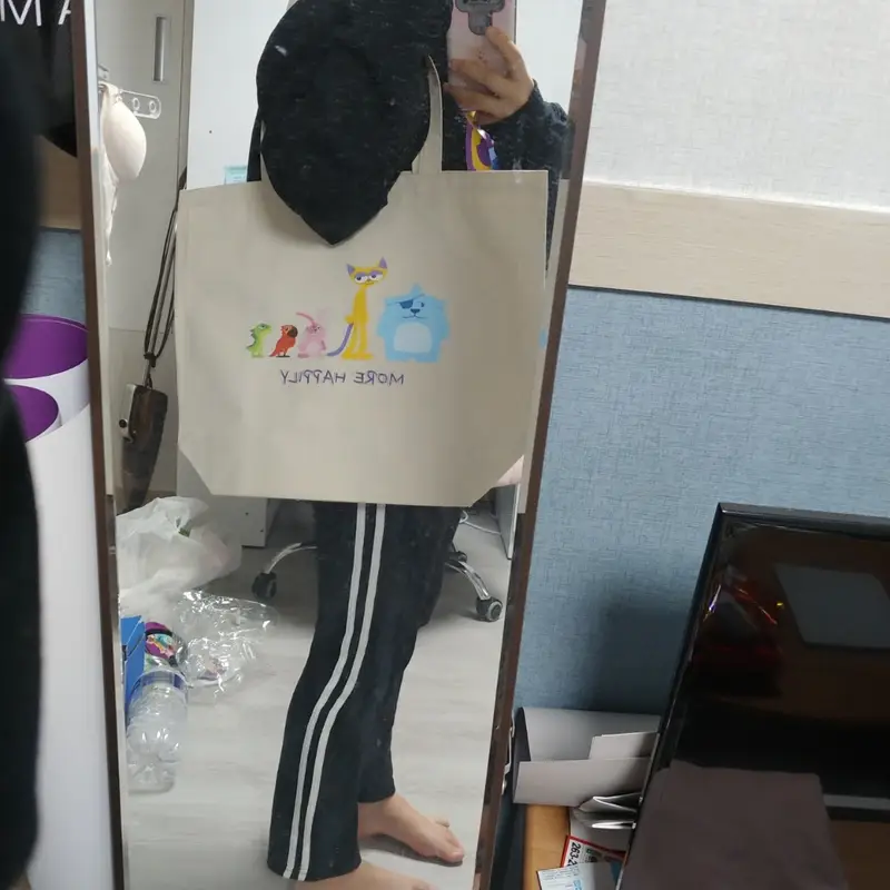 스탠다드 캔버스 토트 백 (대형) L 구매 제작 후기 생각보다 커서 놀랬어욤,..
인쇄상태가 좋아서 컬러가 이쁘게 잘나왔습니다!- 마플 리얼 후기
