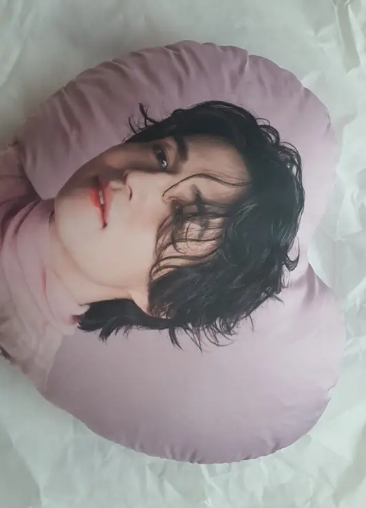 사틴 하트 쿠션 42 x 38 cm 구매 제작 후기 생각했던 것 보다 색감이 예쁘게 나와서 만족~
최고 글씨만 조금 더 진하게 나왔으면 좋았을 걸~~이란 생각은 했지만 대체로 만족합니다❤
쿠션 겉 재질도 부드럽고 좋네요😉 - 마플 리얼 후기 