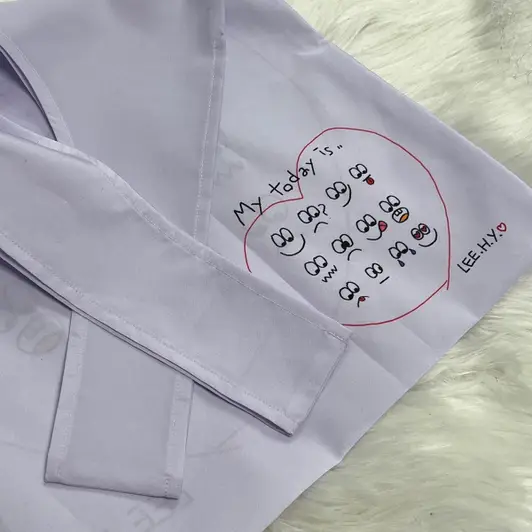 비닐 대신 백 One 구매 제작 후기 제로웨이스트 실천을 위한 비닐대신백이라는 점에서도 의미있고, 직접 그린 그림으로 제작되어서 더 의미있는 것 같아요!! 라벤더 색감도 너무너무 예쁘고 프린팅도 선명하게 잘 나와서 완전 맘에 들어요🫶🏻🫶🏻🫶🏻 - 마플 리얼 후기 