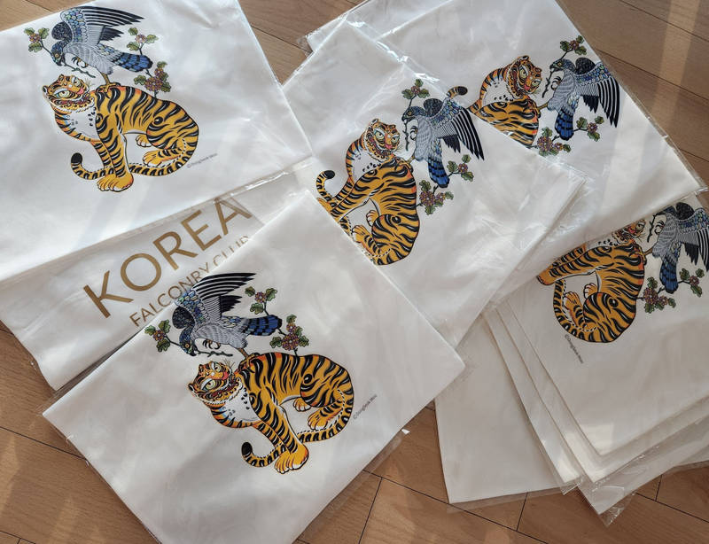 베이직 크림 에코백 One 구매 제작 후기 매우 만족합니다. 함께 신청한 친구들이 받고 나서 무척 좋아합니다.- 마플 리얼 후기