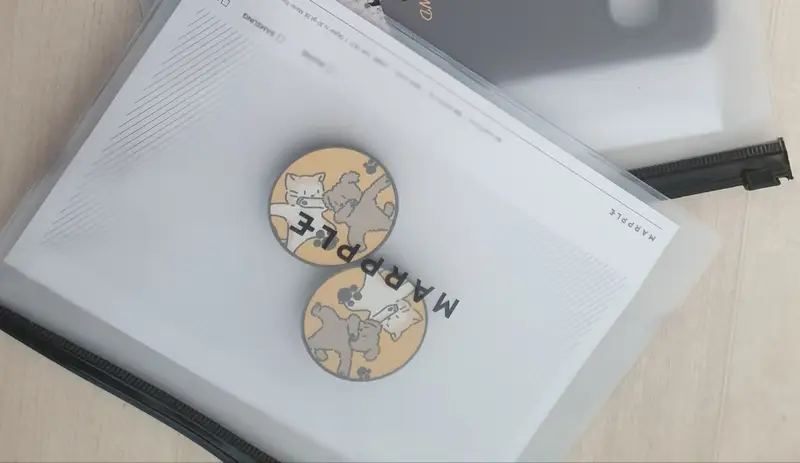 스마트톡 블랙 (무광/유광) 무광 구매 제작 후기 처음 주문제작했는데 생각보다 잘나와서좋아요ㅎㅎ 
배송도 3일정도만에왔고 색감도 너무예뻐요~ 애용하려고 어플을 깔아버렸습니당ㅎㅎ- 마플 리얼 후기