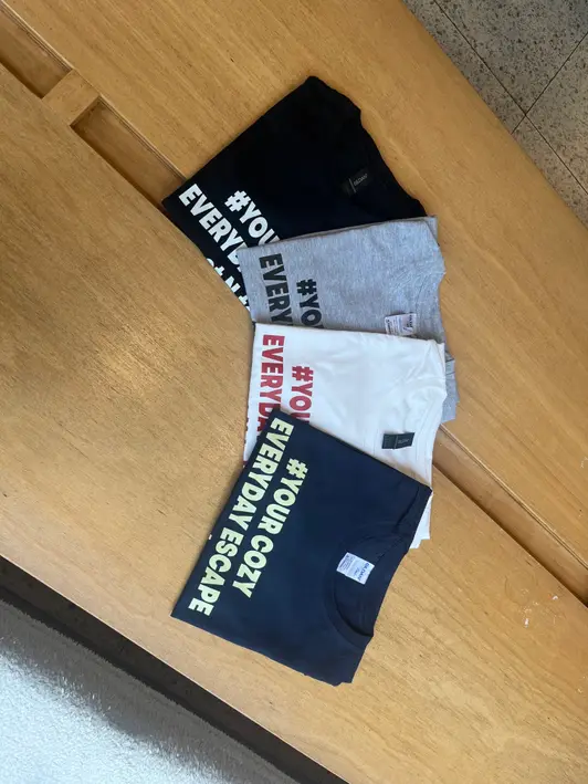 Gildan Premium 76000 Ladies T-Shirt Purchased M / L 제작 후기 I got it as a team uniform, and I was looking for a slim fit like this.. 
My employees raved about it and said they liked it so much that I gave them one as a gift. Thank you. 
I asked them to ship it quickly. ㅠㅠ I'll use it often~ - 마플 리얼 후기 