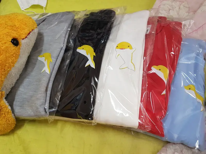 특양면 헤리 맨투맨(남녀공용) M(90) 구매 제작 후기 가족이랑 친구들과 함께 10년 넘은 반려인형을 직접 그려서 옷을 주문제작 했는데요, 소중한 추억을 선물받은 것 같아서 너무 좋아요.- 마플 리얼 후기