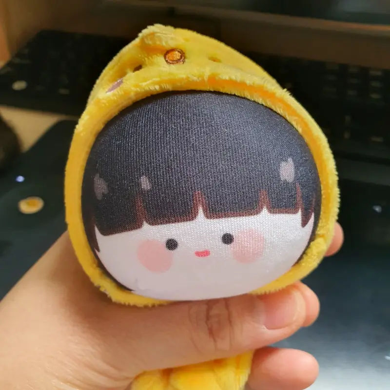 경단 만쥬인형 ONE 구매 제작 후기 색은 살짝 연한거말고는 제품 자체는 전체적으로 예쁘게 나온거 같아요 다만 대략의 가이드가 없어서 만들어질 제품이 어떻게 나올지 아예 모르니까 한번 시행착오가 필요해서 그거 불편했던 거랑 머리쪽 색상의 실이 흰색으로 작업되어 온게 살짝 아쉬운 정도? 그것말고는 매우만족해요!- 마플 리얼 후기