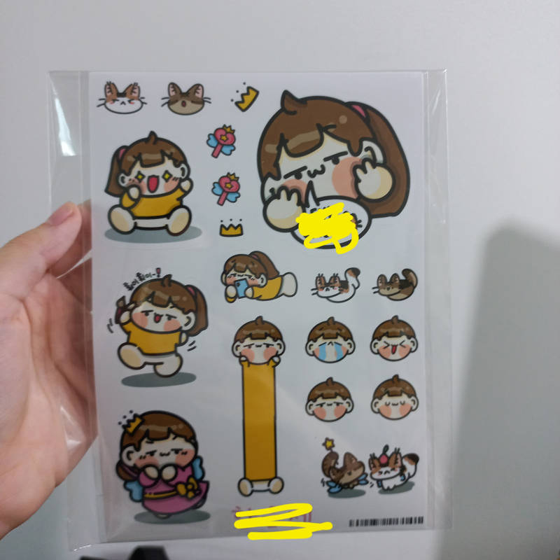 Custom Design Stickers Purchased Art paper 제작 후기 I received it well! (I didn't write a review because I didn't have time, but I'm back to brag about my friend's fishㅋㅋㅋ) I gave it to my friend as a birthday present and she really liked it and said it was pretty!!! The adhesive is good and the size is slightly bigger than the stickers sold in the market! It's about the size of a small notebook they give out on the way to school! I received it well! Oh, and I recommend that you consider giving out knife lines again! It's easy to edit, so if you just sacrifice your eyes and neck, you'll come out with a great pieceㅎㅎ Fighting!ㅠ(I erased my friend's real name because it's in the eraser... Please understandㅠ♡)- 마플 리얼 후기