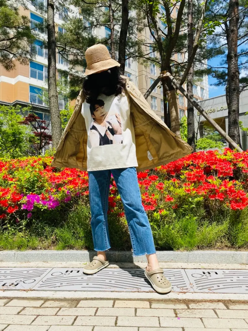 제멋 에디 오버핏 티셔츠 L 구매 제작 후기 너무 마음에 들어요~!
처음 주문해 봤는데 그림 위치도 전화로 다시 알려주셔서
알맞게 조절해 주시고, 친절하셔서
좋았습니다. 우리 배우님 굿즈는  이제부터 여기서만 만들거에요👍👍👍- 마플 리얼 후기
