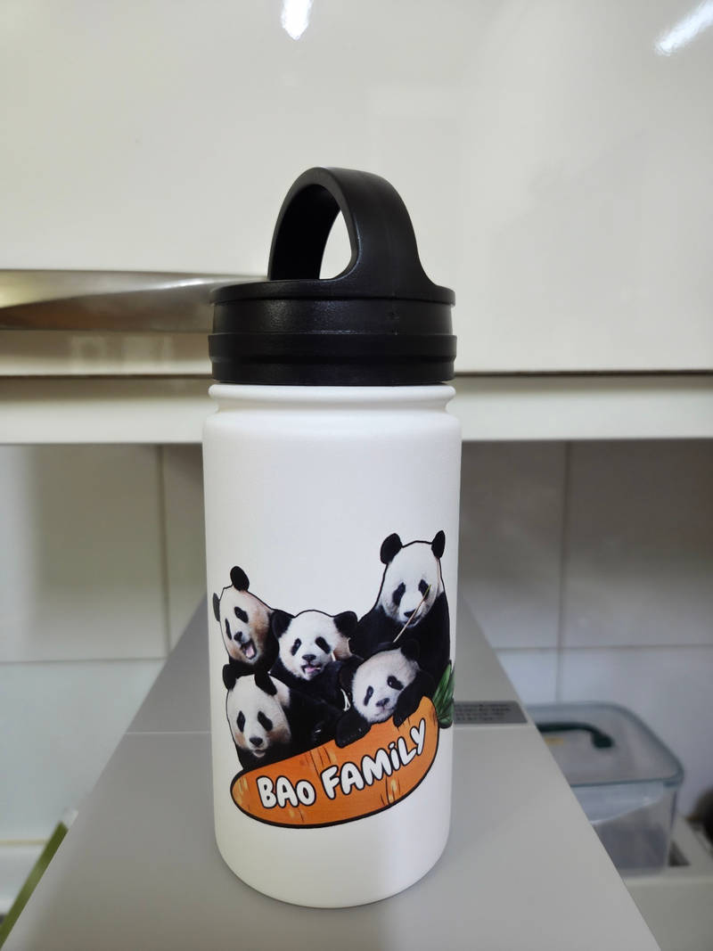 아웃도어 스테인리스 보틀 12oz (핸들 타입) 350ml 구매 제작 후기 바오패밀리- 러바오.아이바오.푸바오.루이바오.후이바오가 모두 행복하길 바라는 마음으로 제작했어요.이쁩니다^^- 마플 리얼 후기