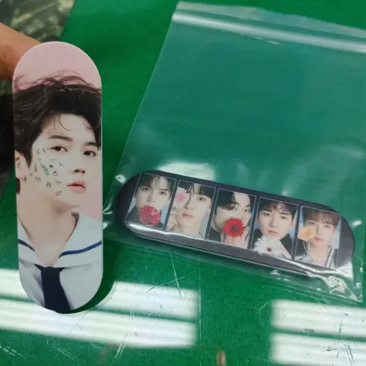 밴드톡 2.5x8.1cm 구매 제작 후기 겁나 이쁘고
겁나 편하네요
그립톡 성애자로써 온갖 그립톡을 사기도 하고 제작하기도 해서 썼는데 그립톡의 가장 안 좋은 점은 무선충전이 안 된다는 점이에요
그러다가 밴드톡을 알게 됐는데 완전 편하네요
무선충전까지 되니 짱!!
일단 2개 주문해봤는데 워낙 케이스를 이거저거 돌려서 쓰는 편이라 조만간 또 주문하러 올게요 - 마플 리얼 후기 