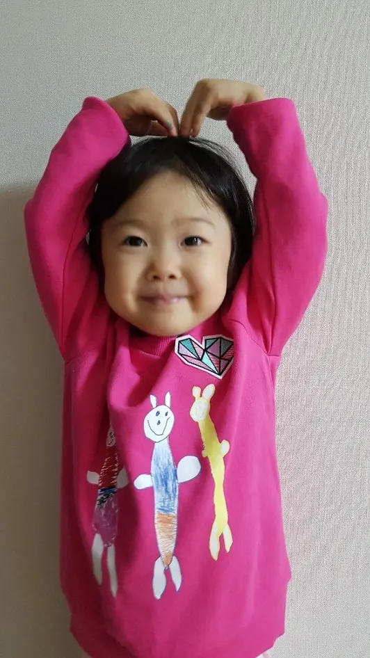 아동 특양면 베이직 맨투맨 14호(5~6세) 구매 제작 후기 아이가 만든 가족티셔츠예요. 티셔츠 질이 너무 좋아요. - 마플 리얼 후기 