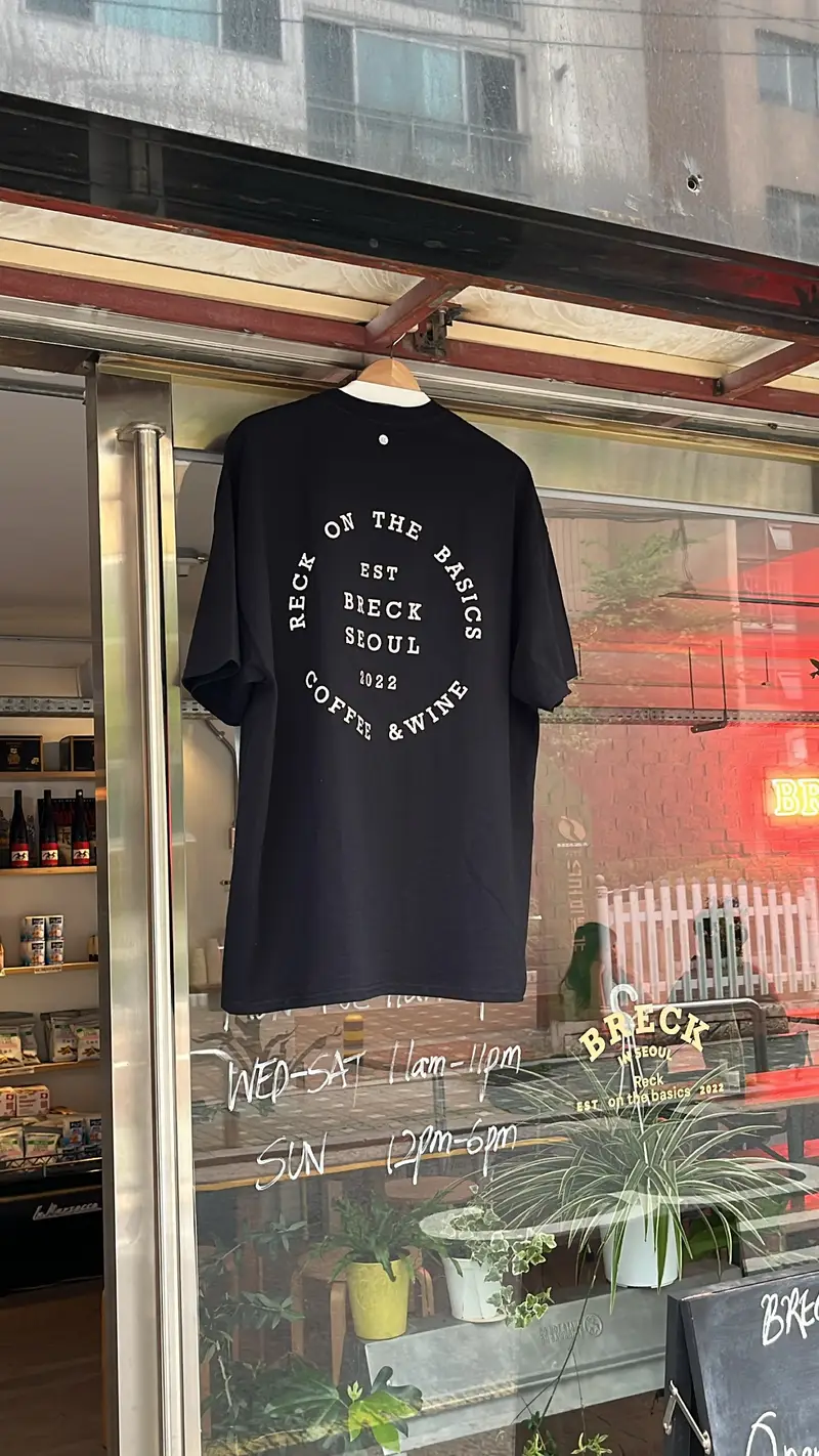 길단 2000 오리지널 티셔츠 L / 2XL 구매 제작 후기 마플에서 첫 유니폼 으로 제작한 길단 티셔츠 핏 이나 원단 모두  퀄리티가 아주 좋아요~!! 
사이즈별로  흰색도 주문 하려고요 ㅎㅎ  무엇보다 소량제작이 가능해서 좋습니다. 
친절하게 배송 안내도 해주시고  감사합니다.^^- 마플 리얼 후기