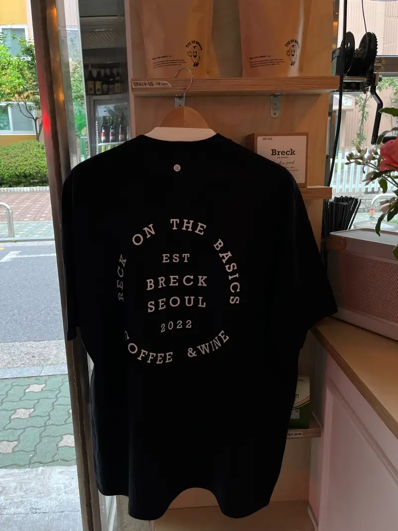 길단 2000 오리지널 티셔츠 L / 2XL 구매 제작 후기 마플에서 첫 유니폼 으로 제작한 길단 티셔츠 핏 이나 원단 모두  퀄리티가 아주 좋아요~!! 
사이즈별로  흰색도 주문 하려고요 ㅎㅎ  무엇보다 소량제작이 가능해서 좋습니다. 
친절하게 배송 안내도 해주시고  감사합니다.^^- 마플 리얼 후기