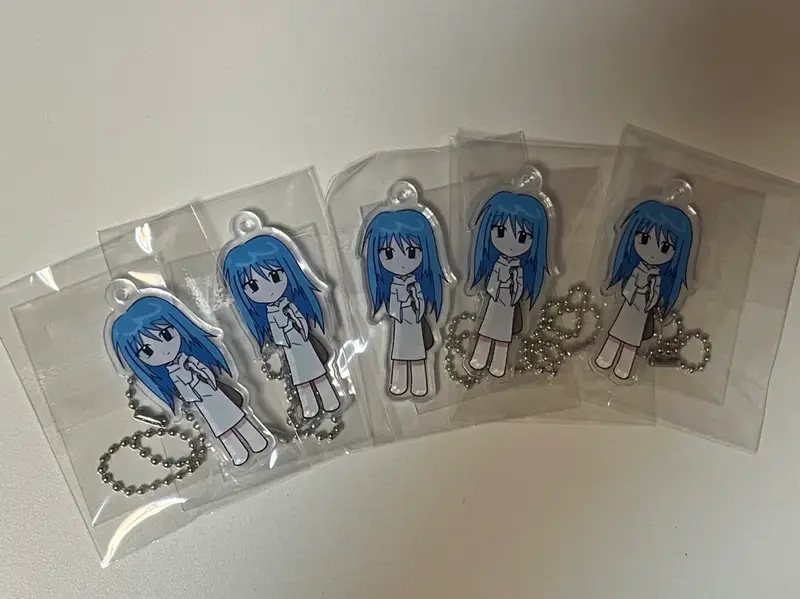 Custom Acrylic Key Ring (Clear) Purchased 11.42 x 25.20 inch 제작 후기 The color is a little colder than on my phone, but it turned out prettier, which is nice. The image quality is also good, and it was delivered in just a few days, so I think it's good. I'm willing to buy it again. In fact, I just placed an order with a different design.- 마플 리얼 후기
