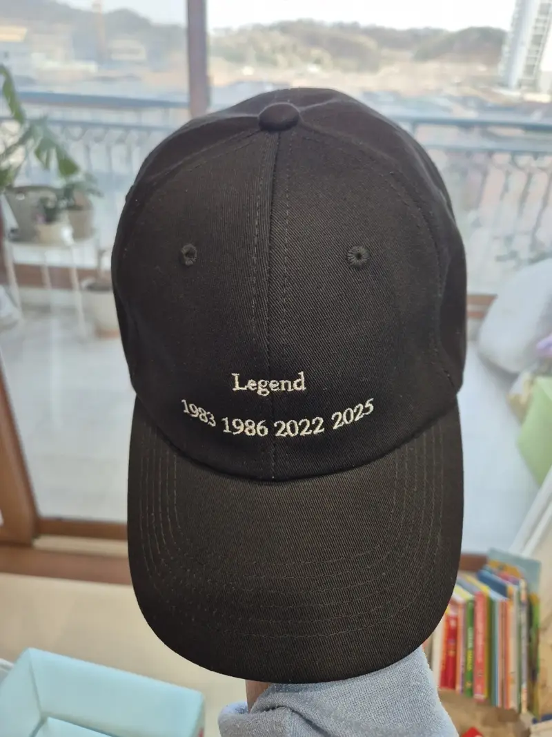 Basic Adjustable Cap Purchased 4.7 x 2.8 inch 제작 후기 First of all, I really like the hat. ^^ 

And I inquired about embroidery and paid an additional fee, 
but when I actually saw the hat, I thought it was a good idea to have it embroidered. ㅎ 
It's so pretty with embroidery. ^^ 

The consultant called me first and explained in detail the precautions for changing the embroidery, etc., so she was very kind. ^^ 

My wife is also thinking about ordering the same one (with embroidery), but I think she's a little worried because of the size. 

Anyway, I'm very satisfied, 
and I'm thinking of reordering it. ^^ 
- 마플 리얼 후기