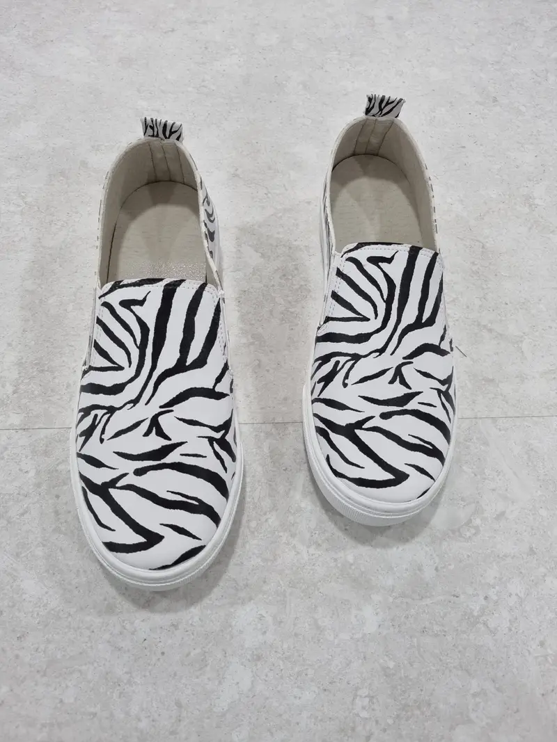 Custom Slip-ons (S) Purchased M4 / W5.5 제작 후기 Wow~ This is crazy, custom shoes!! 
The size is perfect and the printing is good~ 
I guarantee it is the best customization - 마플 리얼 후기 