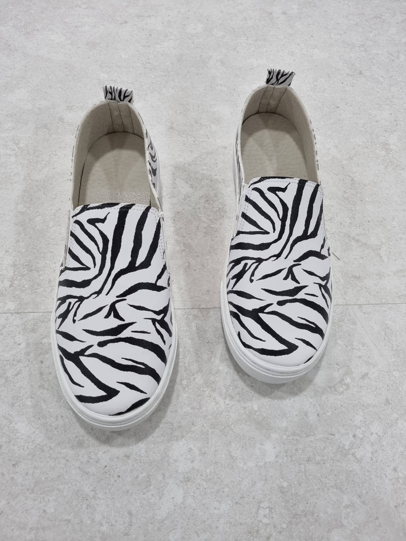 Custom Slip-ons (S) Purchased M4 / W5.5 제작 후기 Wow~ This is crazy, custom shoes!! 
The size is perfect and the printing is good~ 
I guarantee it is the best customization- 마플 리얼 후기