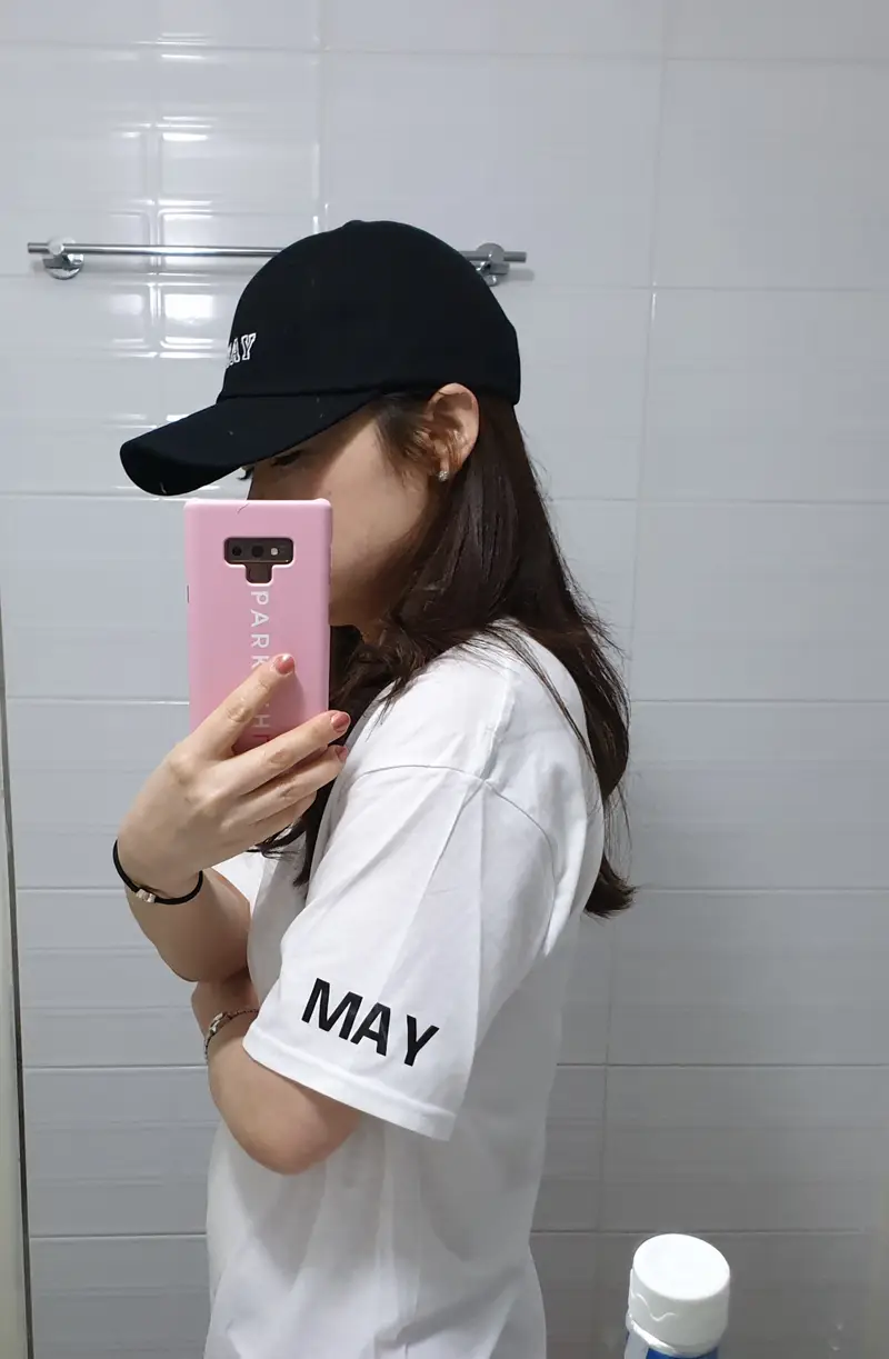 길단 63000 30수 소프트 티셔츠(남녀공용) M 구매 제작 후기 얇고 전형적인 여름 티셔츠 원단이예요 매번 굿즈제작이라 반사인쇄를 하느라 톡톡한 원단으로 했는데 이건 개인 소장용이라 얇은30수했어요 탄성많은 소재는 아니고 비침 심하지않은 여름티셔츠고 사이즈가 아랫단이 다른 공용에비해 아주 살짝 좁고 짧아요 인쇄는 매번 쵝오예요^^- 마플 리얼 후기