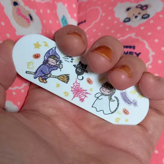 밴드톡 2.5x8.1cm 구매 제작 후기 프린팅이 꼼꼼하게 너무 잘 되어 왔습니다. 약간 코팅?된 느낌? 질감도 맘에 들고 금방 지워지지 않을 것 같아요. 만족스 - 마플 리얼 후기 