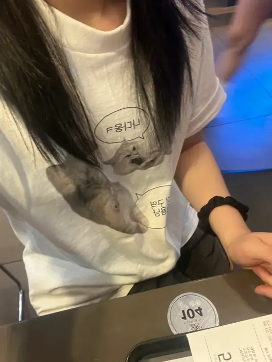 Alstyle 1301 Adult Tagless T-shirt Purchased M 제작 후기 The T-shirt itself is made of solid fabric and feels soft to the touch, so it's perfect for daily wear. 
The fit is also pretty, so I totally recommend it as a couple T-shirt or club T-shirt. ㅎㅎ 
The colors are vivid, and I was so satisfied because it came out neatly just like the image I designed!! 
A place where you can trust the quality without any blurring or fading. 
This is a review written after actually using the product that was provided as part of the Maple Supporters activity. - 마플 리얼 후기 