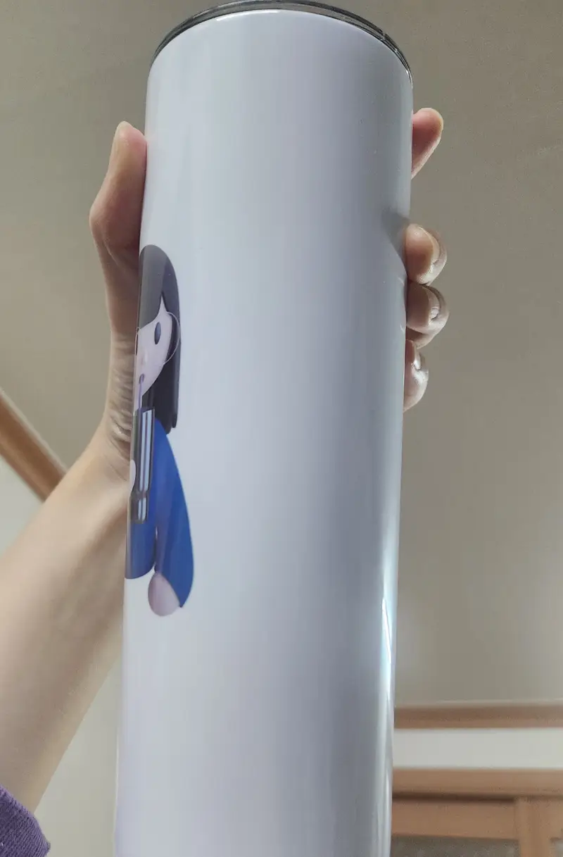 Standard Grip Tumbler Purchased 20.2oz 제작 후기 The print came out really well, I'm very satisfied. 
But I wish they had wrapped it a bit more; 
The tumbler was also damaged during shipping. 

The bottom of the product itself was slightly dented, but I think it's acceptable, so I'll just use it.- 마플 리얼 후기