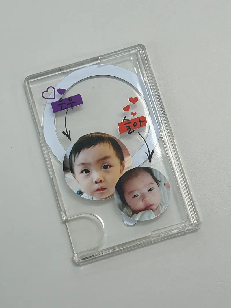MagSafe Clear Card Holder Purchased 2.4 x 3.5 in 제작 후기 I'm not used to using simple payment, so I always have to carry around two cards, one card and one ID just in case, so this is a must-have product for me! 

I was worried that my face would get scratched quickly because it was made with my cute nephews, who are half of my life these days, but when I actually received it, the printing part was solid and I think I'll be able to use it comfortably. I was a little worried because the picture quality wasn't good, but it doesn't show much and the colors are vivid, so I'm very satisfied! 

In addition, for me who loses my wallet several times a year, it's a big advantage that I can use it by attaching it to the back of my phone with a strong magnet, and it's also convenient for me who uses a MagSafe holder while driving to easily remove it and put it next to me. 

I'll have to make one more for my sister and brother-in-law and use them as family goods!! * This is a review written by an employee after actual use.- 마플 리얼 후기
