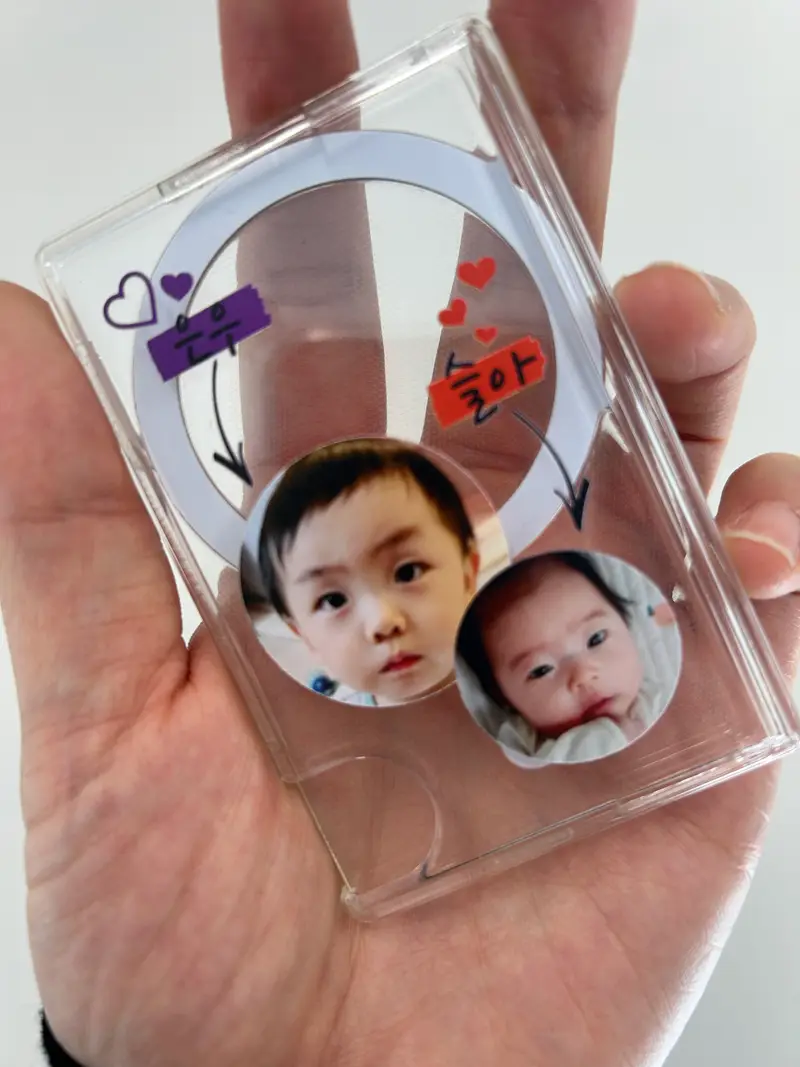 MagSafe Clear Card Holder Purchased 2.4 x 3.5 in 제작 후기 I'm not used to using simple payment, so I always have to carry around two cards, one card and one ID just in case, so this is a must-have product for me! 

I was worried that my face would get scratched quickly because it was made with my cute nephews, who are half of my life these days, but when I actually received it, the printing part was solid and I think I'll be able to use it comfortably. I was a little worried because the picture quality wasn't good, but it doesn't show much and the colors are vivid, so I'm very satisfied! 

In addition, for me who loses my wallet several times a year, it's a big advantage that I can use it by attaching it to the back of my phone with a strong magnet, and it's also convenient for me who uses a MagSafe holder while driving to easily remove it and put it next to me. 

I'll have to make one more for my sister and brother-in-law and use them as family goods!! * This is a review written by an employee after actual use.- 마플 리얼 후기