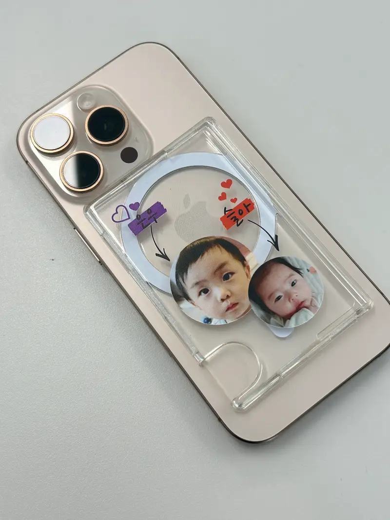 MagSafe Clear Card Holder Purchased 2.4 x 3.5 in 제작 후기 I'm not used to using simple payment, so I always have to carry around two cards, one card and one ID just in case, so this is a must-have product for me! 

I was worried that my face would get scratched quickly because it was made with my cute nephews, who are half of my life these days, but when I actually received it, the printing part was solid and I think I'll be able to use it comfortably. I was a little worried because the picture quality wasn't good, but it doesn't show much and the colors are vivid, so I'm very satisfied! 

In addition, for me who loses my wallet several times a year, it's a big advantage that I can use it by attaching it to the back of my phone with a strong magnet, and it's also convenient for me who uses a MagSafe holder while driving to easily remove it and put it next to me. 

I'll have to make one more for my sister and brother-in-law and use them as family goods!! * This is a review written by an employee after actual use.- 마플 리얼 후기