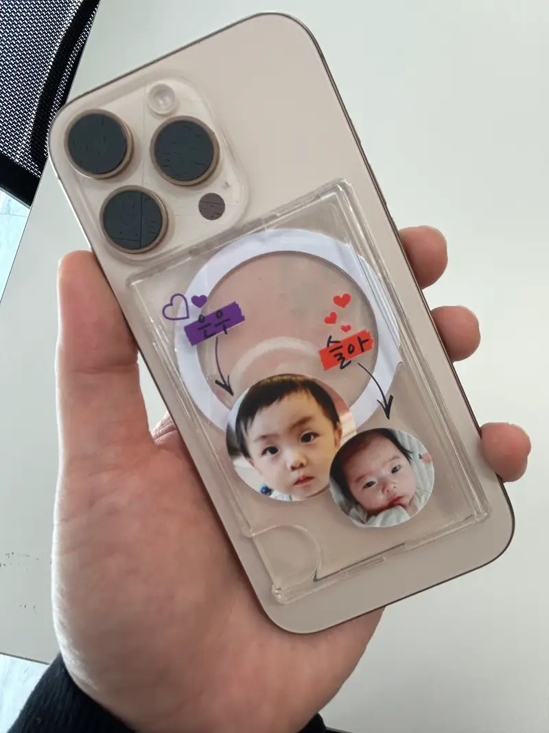 MagSafe Clear Card Holder Purchased 2.4 x 3.5 in 제작 후기 I'm not used to using simple payment, so I always have to carry around two cards, one card and one ID just in case, so this is a must-have product for me! 

I was worried that my face would get scratched quickly because it was made with my cute nephews, who are half of my life these days, but when I actually received it, the printing part was solid and I think I'll be able to use it comfortably. I was a little worried because the picture quality wasn't good, but it doesn't show much and the colors are vivid, so I'm very satisfied! 

In addition, for me who loses my wallet several times a year, it's a big advantage that I can use it by attaching it to the back of my phone with a strong magnet, and it's also convenient for me who uses a MagSafe holder while driving to easily remove it and put it next to me. 

I'll have to make one more for my sister and brother-in-law and use them as family goods!! * This is a review written by an employee after actual use.- 마플 리얼 후기