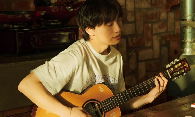 크래프터 X 윤딴딴 팝업스토어 오픈!, 음악에 진심인 두 팀이 만든 특별한 기타를 지금 바로 만나보세요.