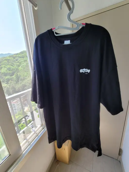 제멋 에디 오버핏 티셔츠 XL 구매 제작 후기 너무 이쁘게 잘 나왔어요. 작업하시면서 로고 색깔 변경 의견도 주시고 직접 해주셔서 더욱 좋았습니다!! - 마플 리얼 후기 