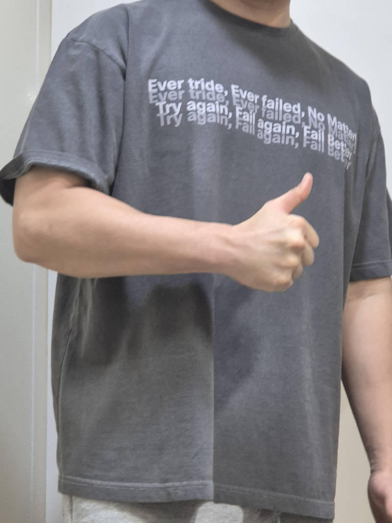 ピグメントTシャツ XL 購入 제작 후기 うわー満足 
印刷：汚染ですか？ 
クオリティ良い 

衣類いつも少し^^おかしいです。 （機長少し短い）

残りの進行と印刷品質は満足しています - 마플 리얼 후기