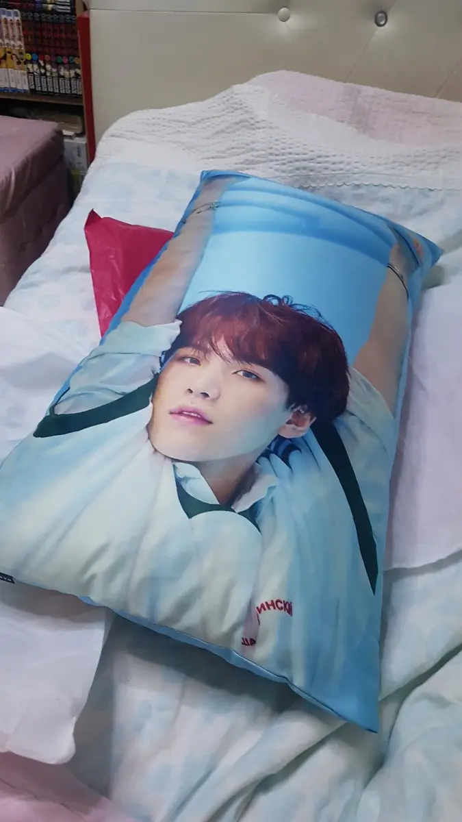 사틴 가로 쿠션 (L) L (66 x 34 cm) 구매 제작 후기 친구 생일선물로 샀는데 기대한만큼 깜짝 놀라고 좋아해줬습니다!!  감사해요- 마플 리얼 후기