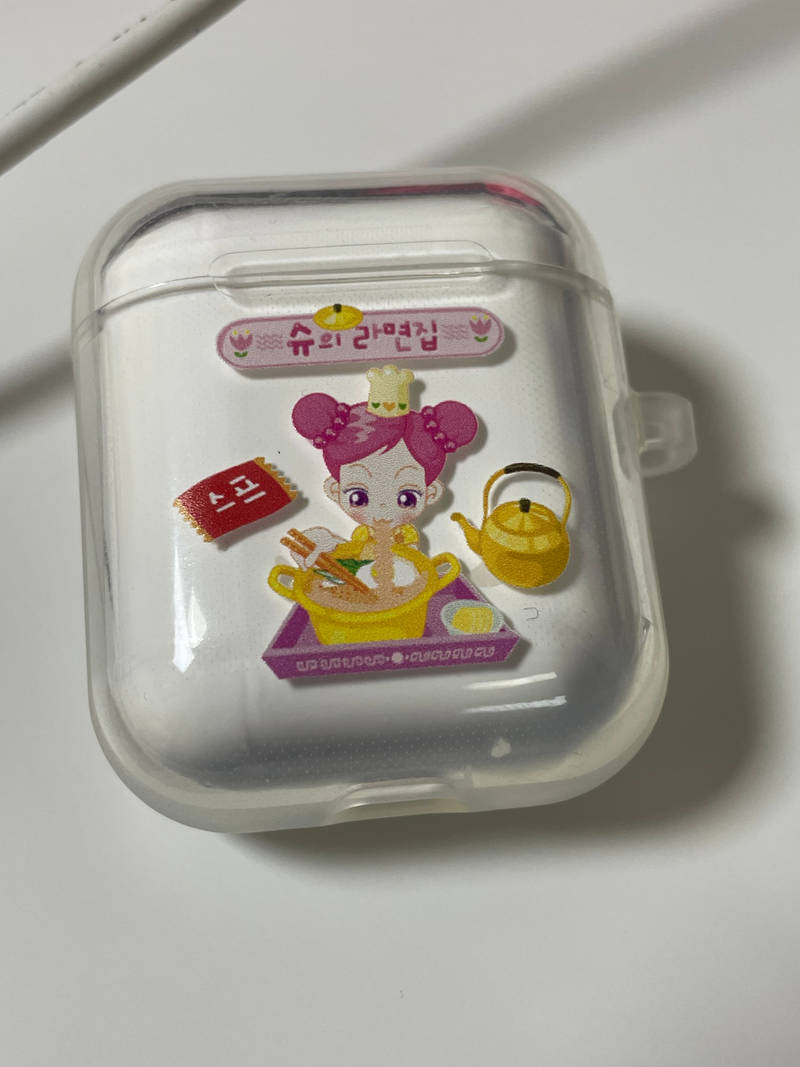 Jelly AirPods Case Purchased Jelly AirPods Case 제작 후기 Since there is a design that allows customization of Avatar shoes, I didn't miss out and ordered a custom AirPod case before the period was over ㅎㅎ It's my first time ordering and it came out exactly as I wanted, I really like it,,ㅜㅜ I really want to make a lot of goods with the Avatar Star Shoe design, but I can't do it because of the beggar issue, but I think I did a great job customizing the AirPod case. I'm so happy that I got my own Avatar Star Shoe AirPod case, the one and only. Maple really acknowledges the quality.- 마플 리얼 후기