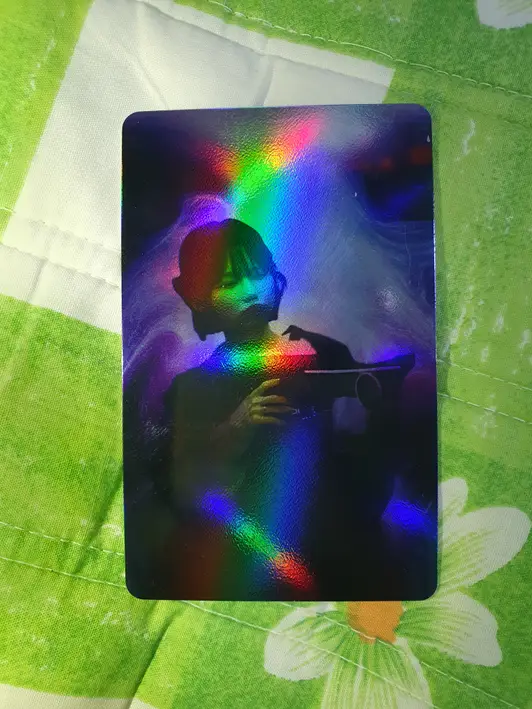 Vertical Hologram Photocard Purchased 2.1 x 3.4 inch 제작 후기 The pink on the back is less prominent - 마플 리얼 후기 