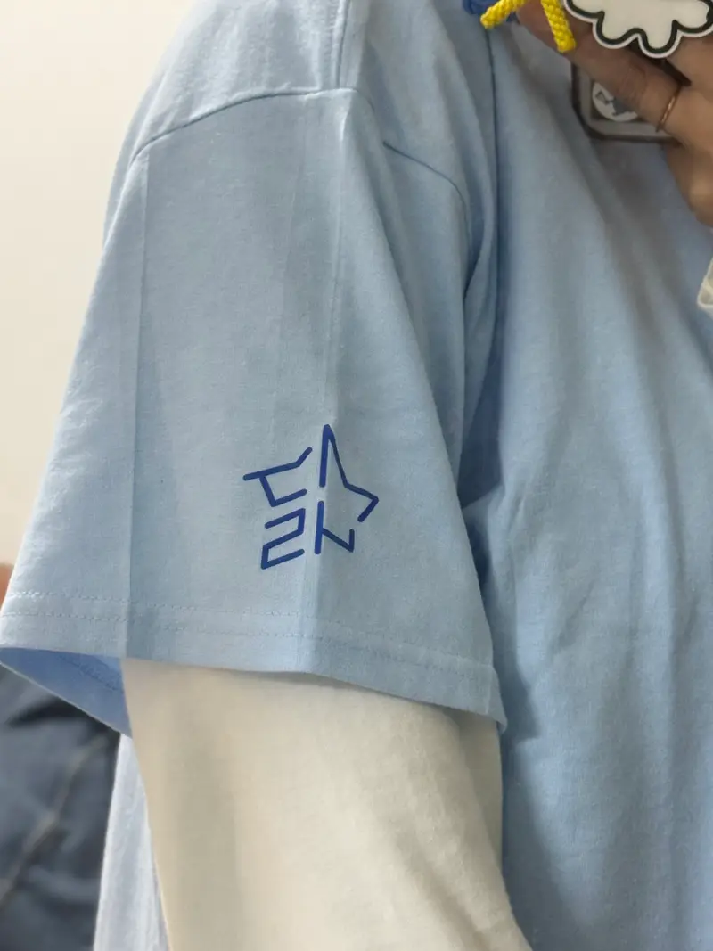 길단 2000 오리지널 티셔츠 XL 구매 제작 후기 프린팅 상태 맘에 들어요!!! 티셔츠 색감도 화면이랑 똑같고!! 밑단이 조금 길지만 빅사이즈라 어쩔 수 없는듯- 마플 리얼 후기
