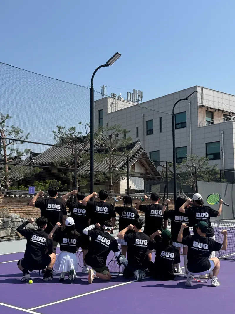 Gildan ソフトTシャツ M / L 購入 제작 후기 エムティースケジュールが少し残っていなかったときに急いでTシャツの制作を決定することになり、急いで要請したが、
シアン一つ一つ本当に丁寧にフィードバックしていただき、ご注文後3日で早く発送までしていただきました！
皆満足して、団体ティーを着ると団結力も高く見えて雰囲気までさらに良くなりました。
おかげで旅行に行って団体としてきれいに写真もたくさん残せましたㅠㅠ本当に本当にありがとうございました！
やっぱり服作りはマッフル！- 마플 리얼 후기