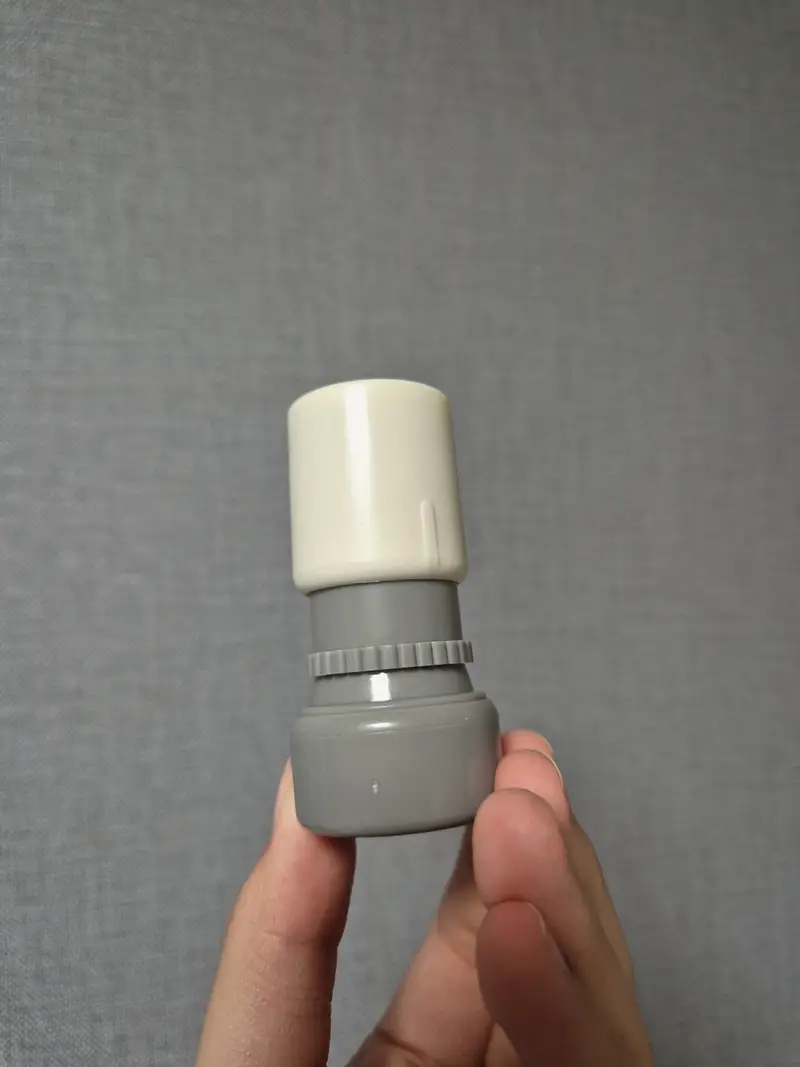 スタンプ 丸型（小） 2.2 cm 購入 제작 후기 マープルにスタンプがリリースされたというニュースを聞いて！私たちの家のキュートな子犬クルミでカスタムに挑戦してみました。
クルミの特徴は、鼻だけが白く、耳が薄茶色だという点ですが〜1度だけ表現可能なスタンプでこの特徴をどのように生かすか悩んで、ポイントパターンを敷いてみました。点が小さくてつぶれないかと心配していましたが、一つ一つディテールが生きています。撮った時も点が均一に出るということ…！
小さいサイズでチェックリストや日記など様々なところにトゥクトゥク撮り良く見えますㅎㅎスタンプのような製品は1個ずつだけ製作するのが難しいですがマープルに発売されてとても嬉しいですㅠ
※スタッフが実際の使用後に作成したレビューです。- 마플 리얼 후기