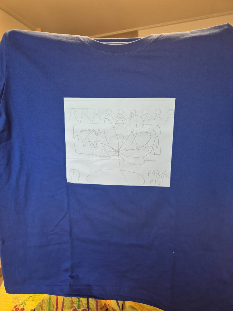 Value Adult T-shirt Purchased 3XL 제작 후기 No, what if I make even a trivial Ari doodle t-shirt pretty? Seriously… Anyway, I’ll wear this well and watch LCK in the corner of my room ㅋㅋㅋ- 마플 리얼 후기