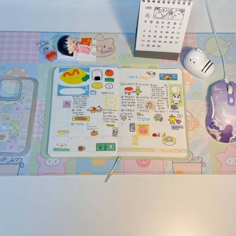 Ultra Microfiber Overlock Long Pad Purchased 30.7 x 11.8 inch 제작 후기 Wow, this is the mouse pad I've always wanted to make ㅠㅠ I finally made it! 

Isn't it so cute? I made it with a picture I drew 

This material is very soft and it's okay if your wrist gets scratched! Just be careful of stains! 

But since it's hand-washable, I think I'll be able to use it for a long time! 

If you want a unique mouse pad 

Make it right now at Maple, where it's made from scratch!! 

This is a review written after actually using the product that was provided as part of Maple Supporters' activities.- 마플 리얼 후기