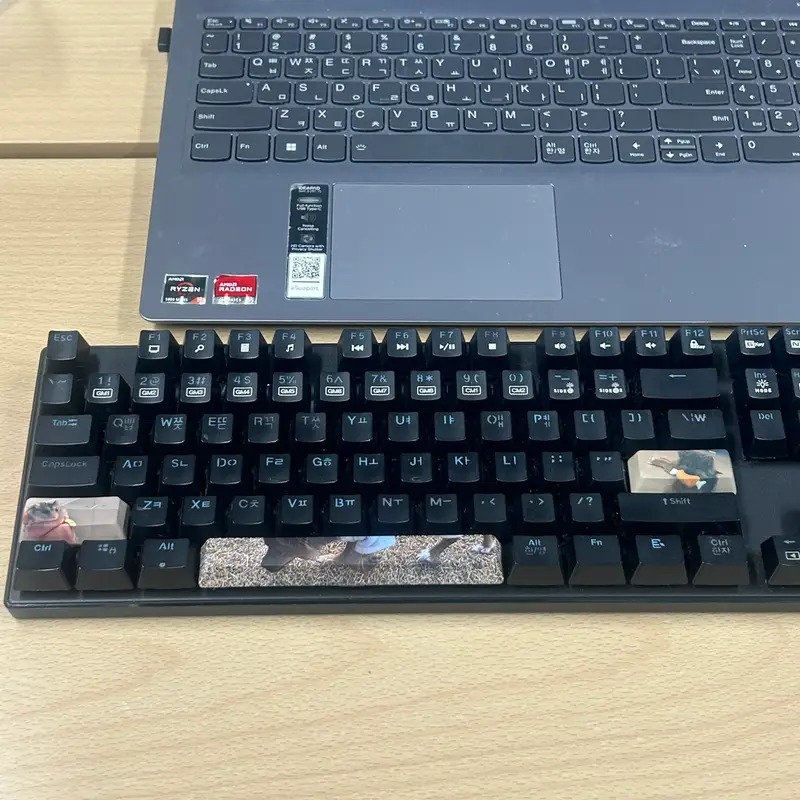 Custom Full color Key Cap (Enter) Purchased 1.7 x 0.7 x 0.4 in 제작 후기 I think it's really great because the keycaps are printed in full color on the front! 🩷 No matter what picture you put in, it will be printed in high quality : ) I really, really like the enter key customization 👍🏻 I'm going to try it with other pictures!! I was even more satisfied because the delivery was fast! I should customize it right away and give it to my keyboard nerd friend as a gift 🕺🏻🕺🏻 * This is a review written by an employee after actually using it.- 마플 리얼 후기