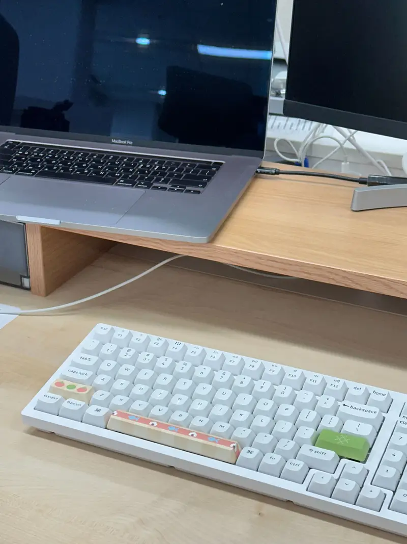 Custom Full color Key Cap (Left Shift) Purchased 1.7 x 0.7 x 0.4 in 제작 후기 I customized 3 special keycaps to give a point to the white keyboard! I customized the shift, spacebar, and enter keycaps, and every single one of them got a perfect 100 points💯✨ It feels so good to receive the result that is even prettier than I had imagined in terms of color and design🧚🏻‍♀️ It says that the printing error is less than 1mm, so the quality is really great💚 It is customized even to the bottom with full color printing, so it is very pretty when viewed from the side, top, and bottom~🎵 The design I made myself is nice, but 1️⃣ I think it would be nice to customize the point keycaps with your favorite animation or character, 2️⃣ I think it would be nice to fully customize the entire keyboard by putting your favorite color on it, and 3️⃣ It would be nice to work on connecting the pictures when fully customizing the keyboard! 4️⃣ I think it would be nice if brands or companies made it with a sense as an employee welcome kit or gift. 💫 Since I like keyboards, I have more than 10 keyboards, and I always bought customized keyboards or keycaps separately, but when I customize them myself, I feel more attached to them, and it is especially meaningful to see the keyboard I use every day decorated nicely. ㅎㅎ I definitely recommend Maple's custom keycaps! I highly recommend them. * Reviews written by employees after actually using them.- 마플 리얼 후기